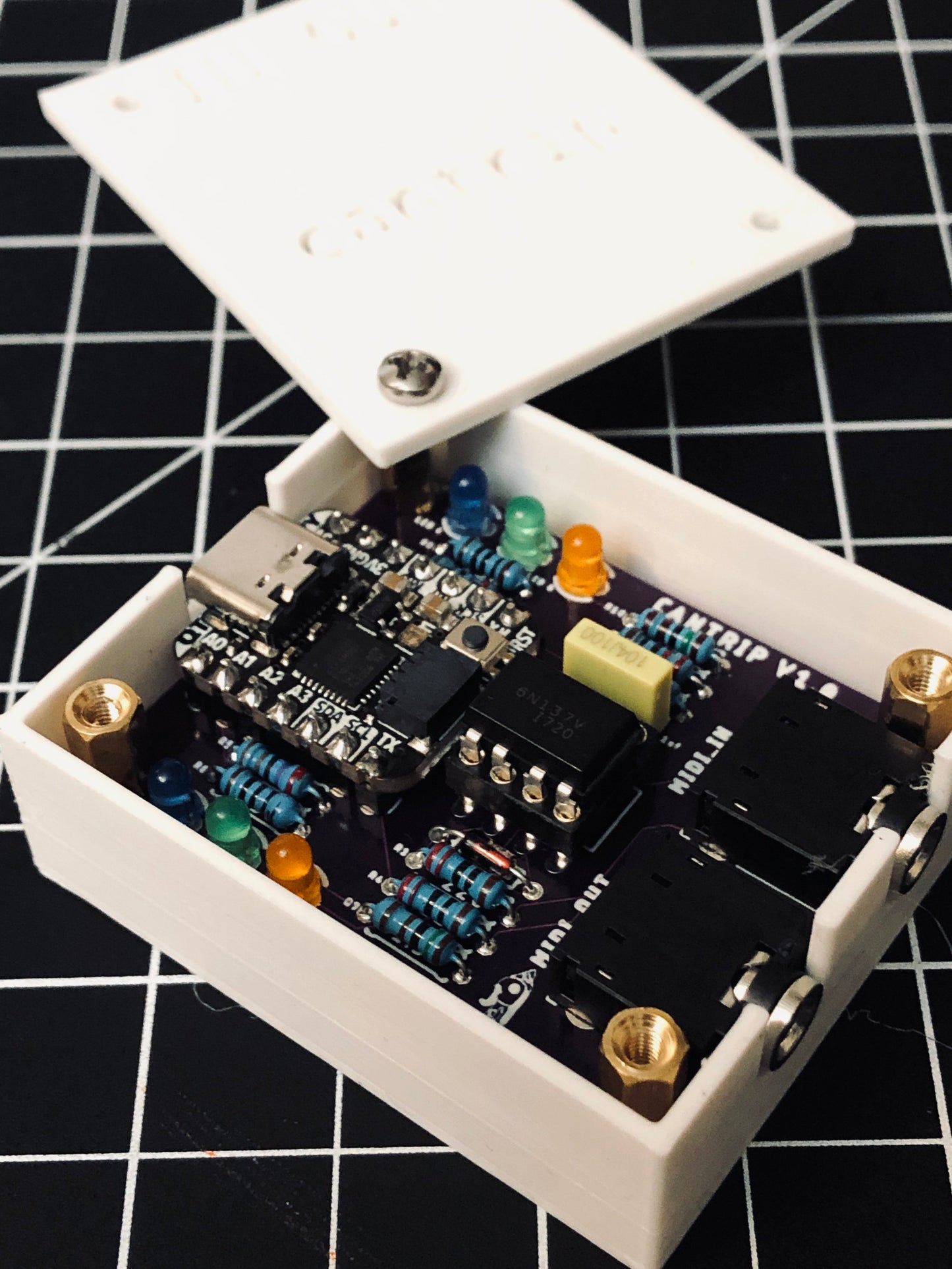 cantrip >> USB C to TRS-A MIDI Adapter << cantrip