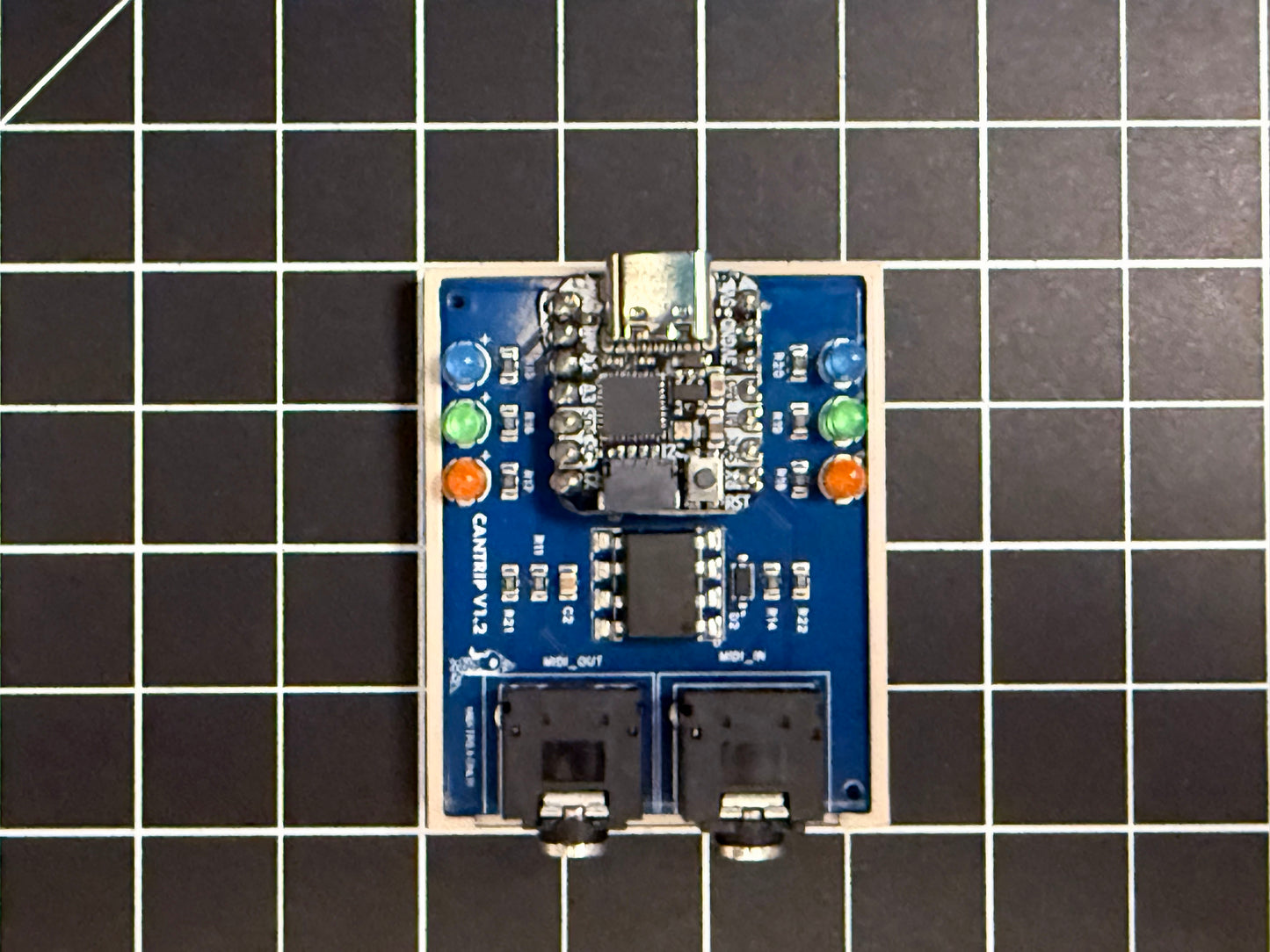 cantrip >> USB C to TRS-A MIDI Adapter << cantrip